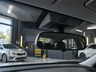 Faixa do sensor de chuva no para-brisa de um carro